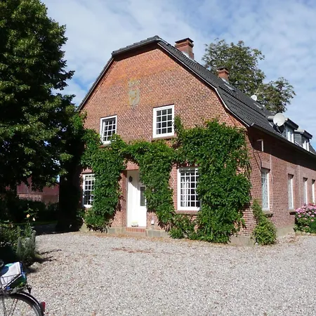 Wohlfuehlferienwohnung Auf Dem Malerischen Gut Priesholz Mit Sauna Und Garten *